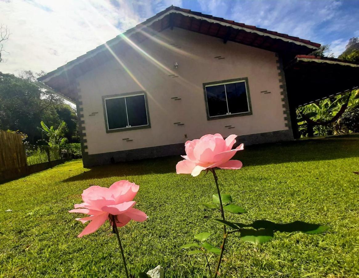 Casa Rosa Lumiar, Cachoeira Particular E Fazendinha Exterior photo